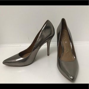 metallic coloured stilettos!!